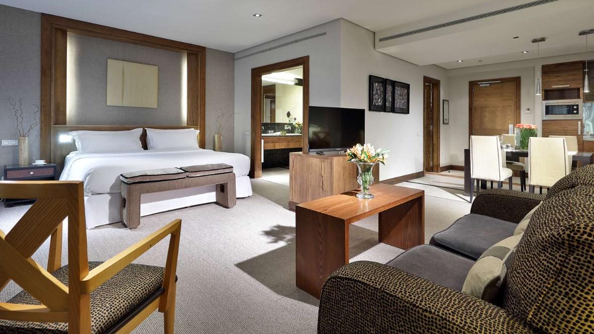 ホテル ユーロスターズ スイーツ ミラシエラ マドリード エクステリア 写真 A suite at the InterContinental London