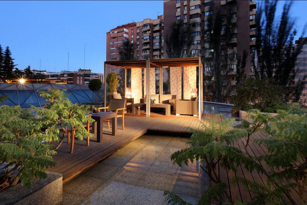 ホテル ユーロスターズ スイーツ ミラシエラ マドリード エクステリア 写真 The rooftop garden