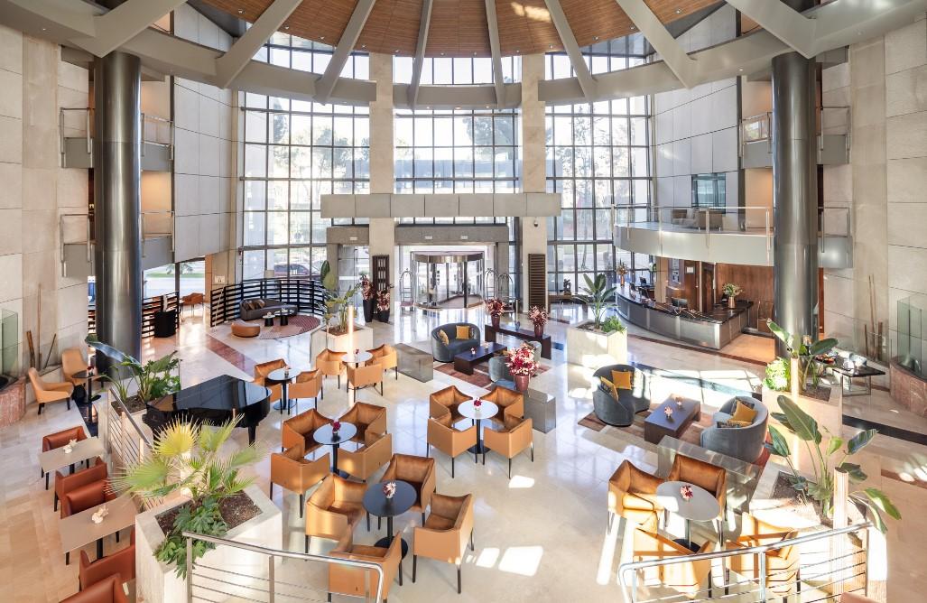 ホテル ユーロスターズ スイーツ ミラシエラ マドリード エクステリア 写真 The lobby of the hotel