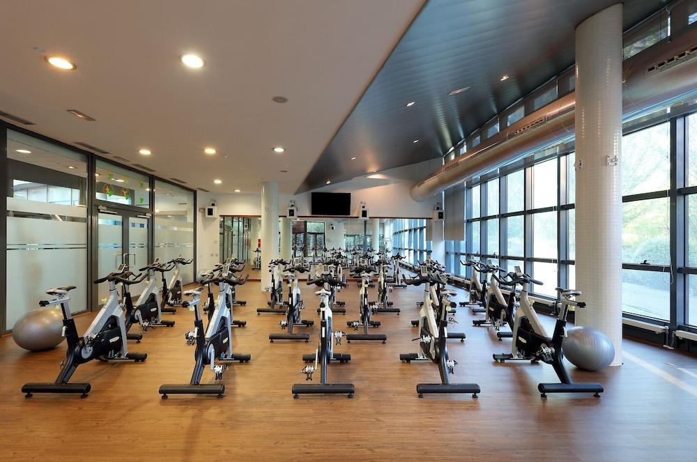 ホテル ユーロスターズ スイーツ ミラシエラ マドリード エクステリア 写真 The gym at the University of Bath