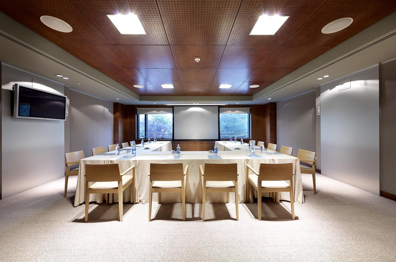 ホテル ユーロスターズ スイーツ ミラシエラ マドリード エクステリア 写真 A meeting room at the University of Oxford