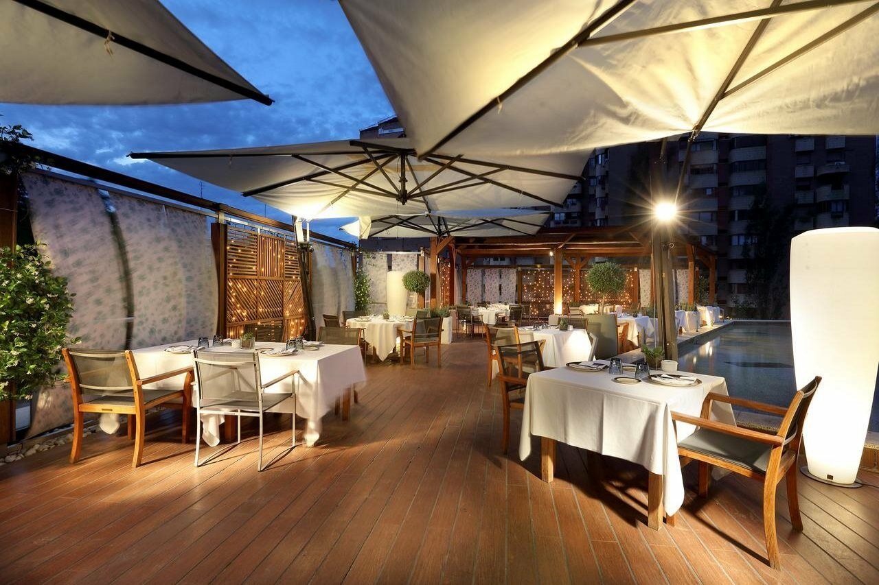 ホテル ユーロスターズ スイーツ ミラシエラ マドリード エクステリア 写真 Restaurant in Athens